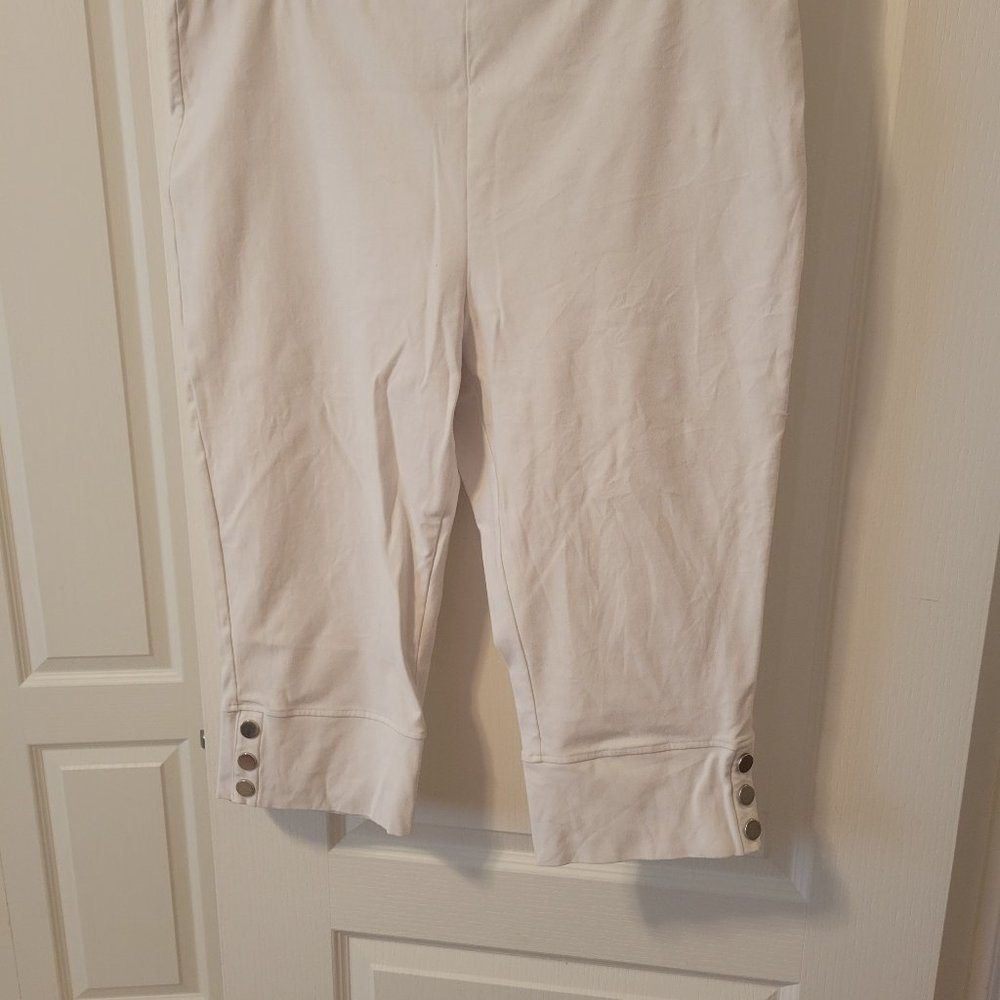 White cotton blend Capri pants